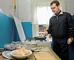 Фото Медведева молодого на кухне